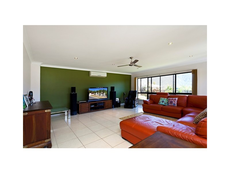 7 Chapel Close, Brinsmead QLD 4870