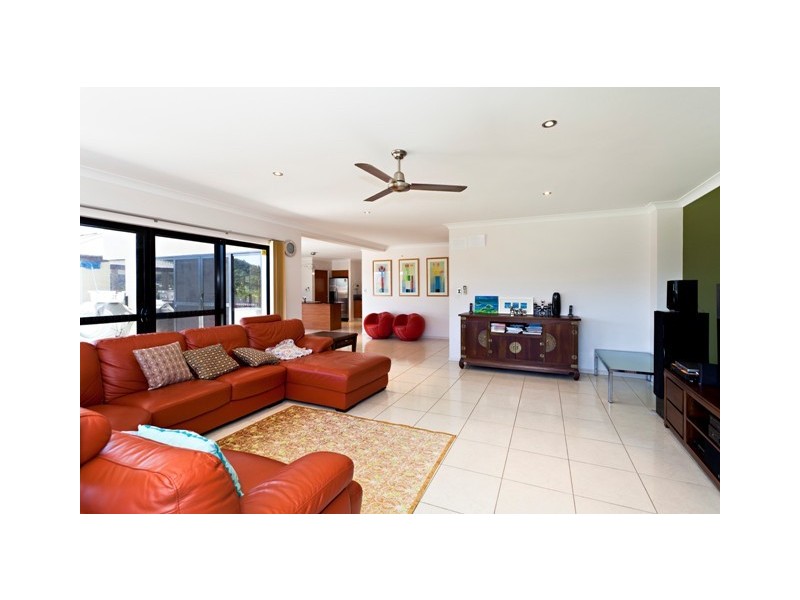 7 Chapel Close, Brinsmead QLD 4870