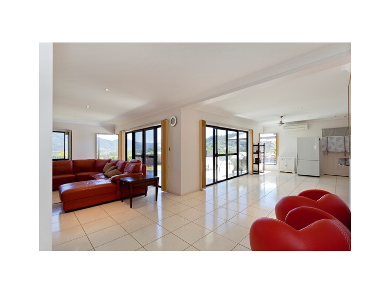 7 Chapel Close, Brinsmead QLD 4870