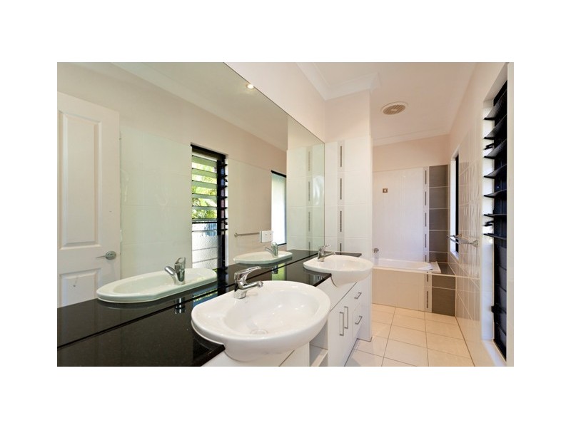 7 Chapel Close, Brinsmead QLD 4870