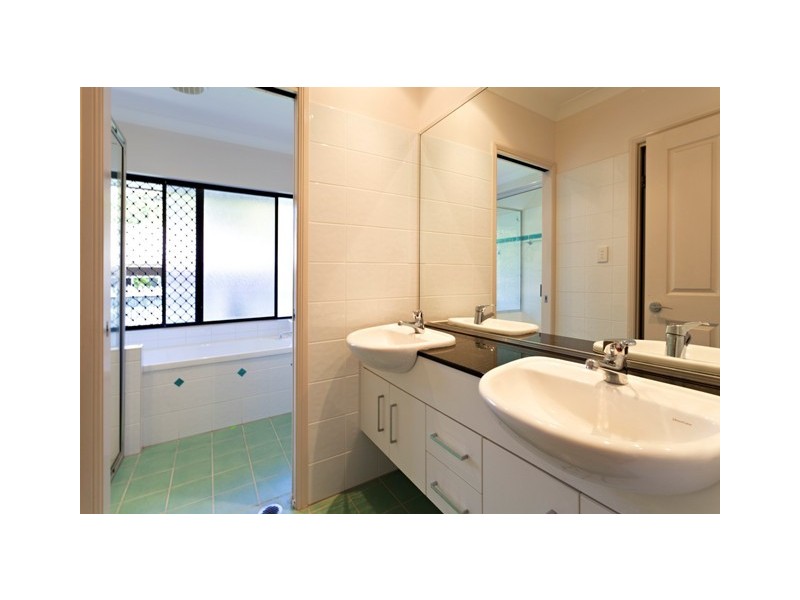 7 Chapel Close, Brinsmead QLD 4870