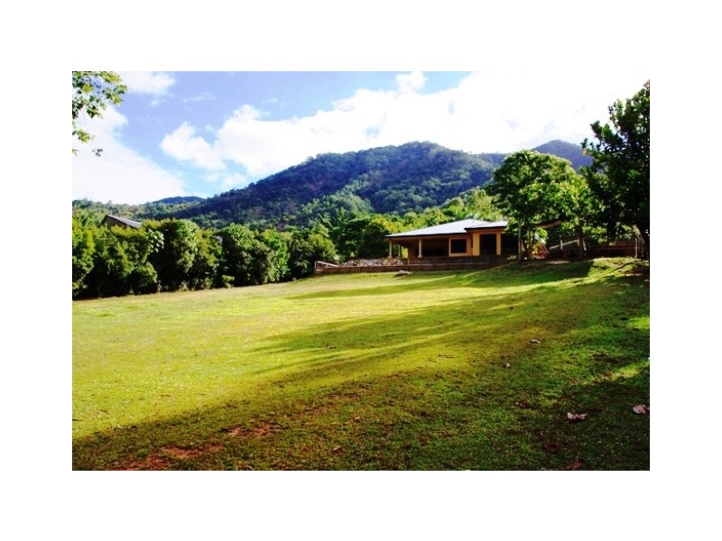 30 Chirio Drive, Redlynch QLD 4870