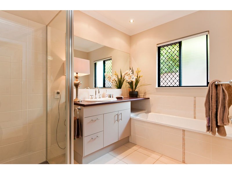 12 Bromell Close, Redlynch QLD 4870