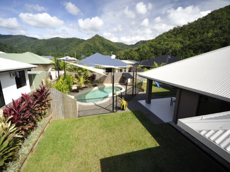 12 Bromell Close, Redlynch QLD 4870