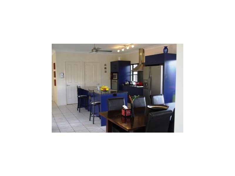 8 Mist Green Close, Brinsmead QLD 4870