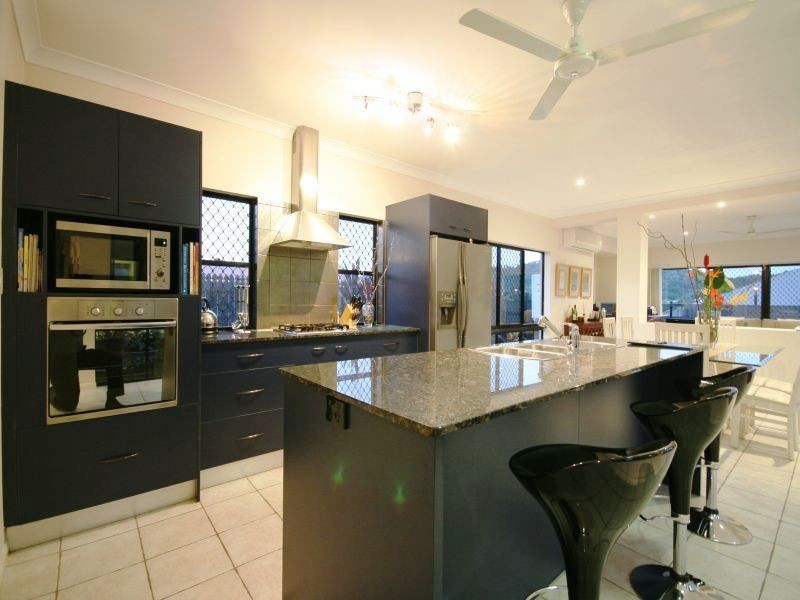 8 Mist Green Close, Brinsmead QLD 4870