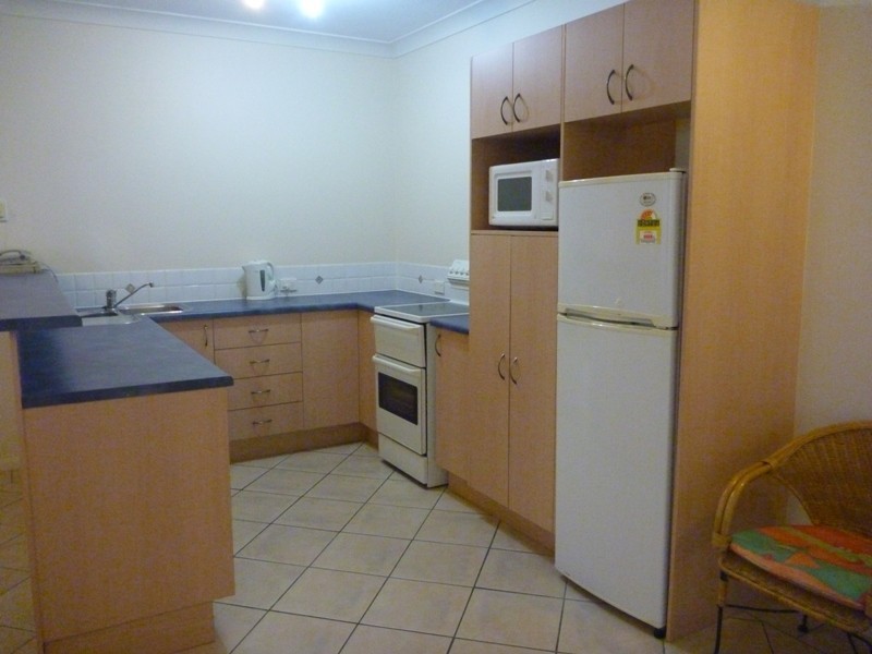 4/255 Lake Street, Cairns North QLD 4870