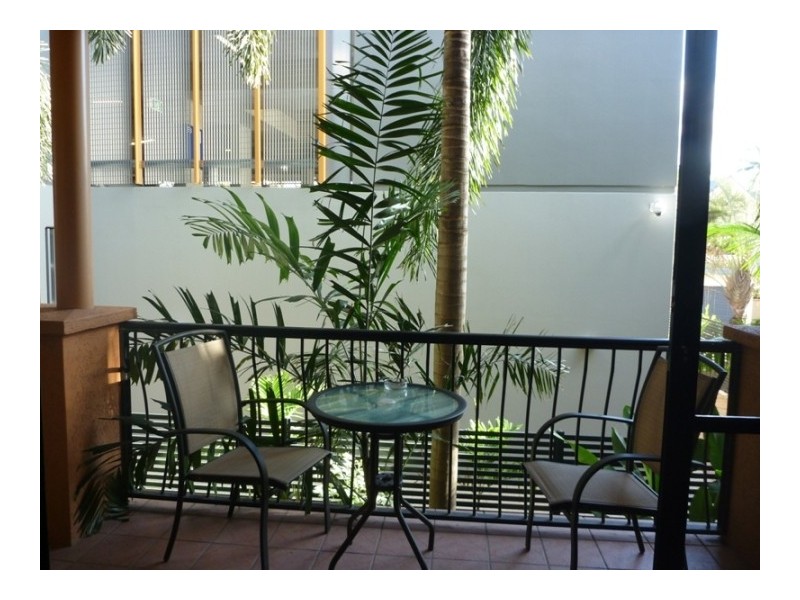 4/255 Lake Street, Cairns North QLD 4870