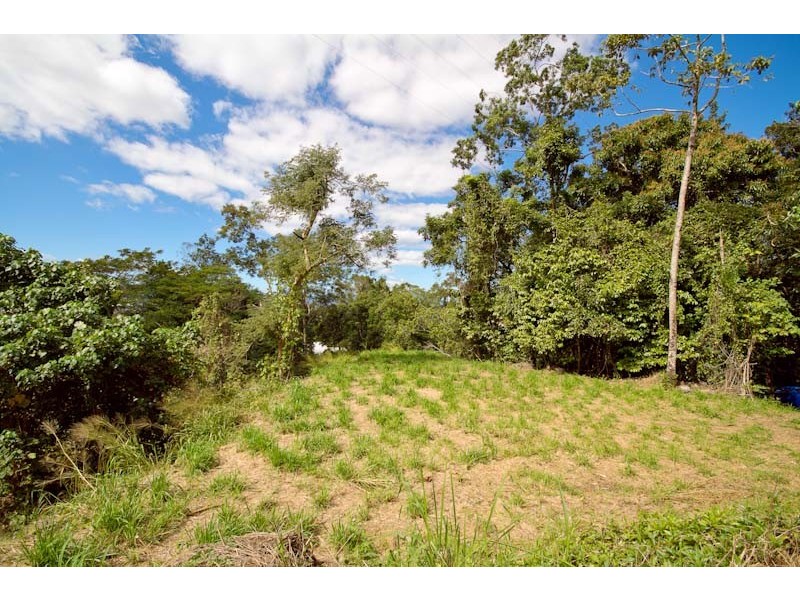 8 Julian Close, Mooroobool QLD 4870