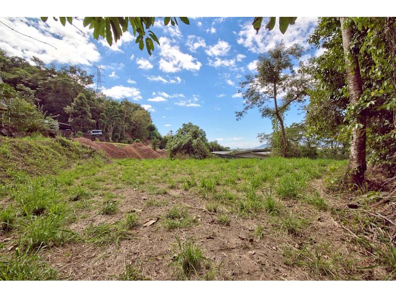 8 Julian Close, Mooroobool QLD 4870