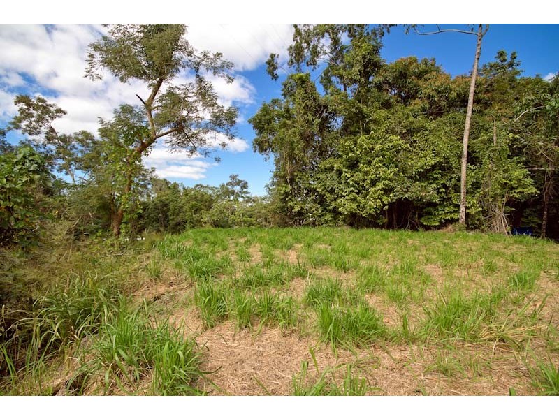 8 Julian Close, Mooroobool QLD 4870