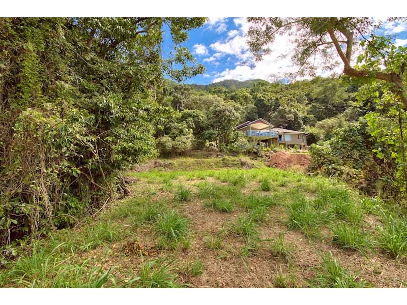 8 Julian Close, Mooroobool QLD 4870