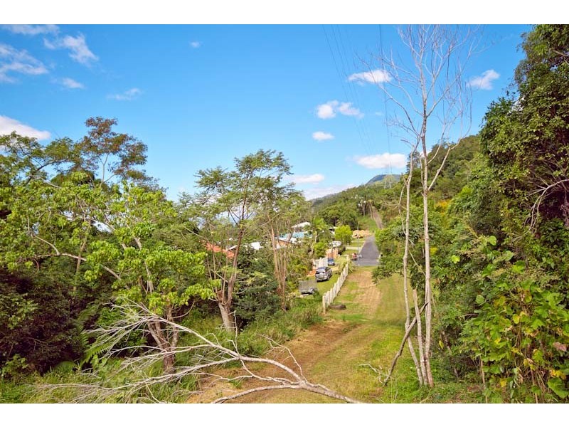 8 Julian Close, Mooroobool QLD 4870