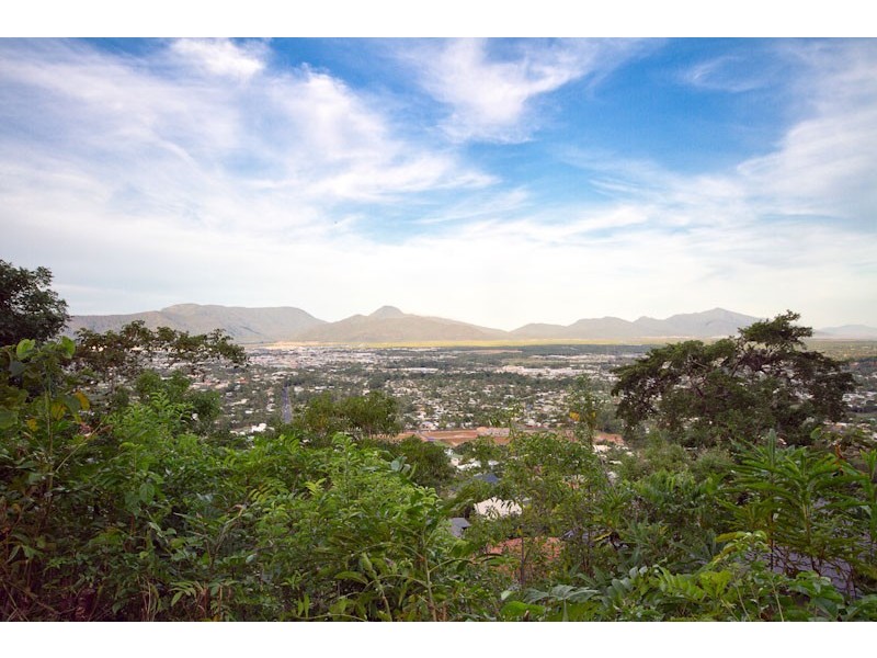 13 (Lot 80) Oceanview Place, Mooroobool QLD 4870