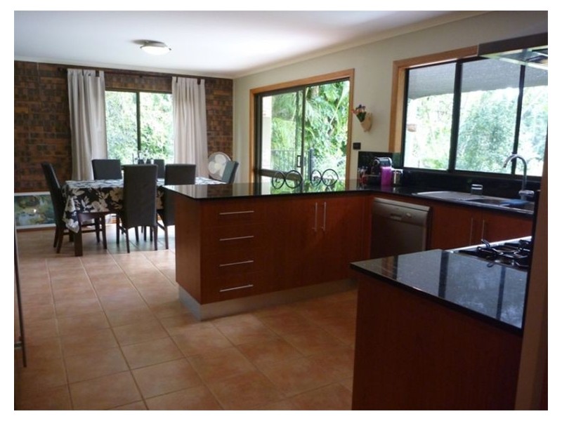 21 Park Avenue, Yungaburra QLD 4884