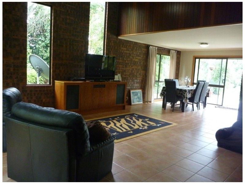 21 Park Avenue, Yungaburra QLD 4884