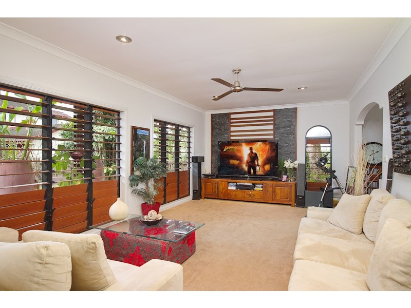 4 Rockton Place, Mooroobool QLD 4870