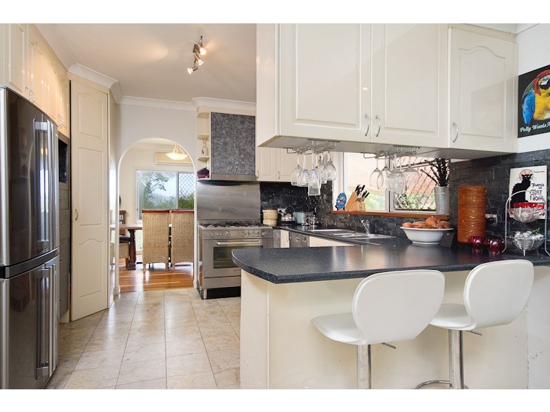 4 Rockton Place, Mooroobool QLD 4870