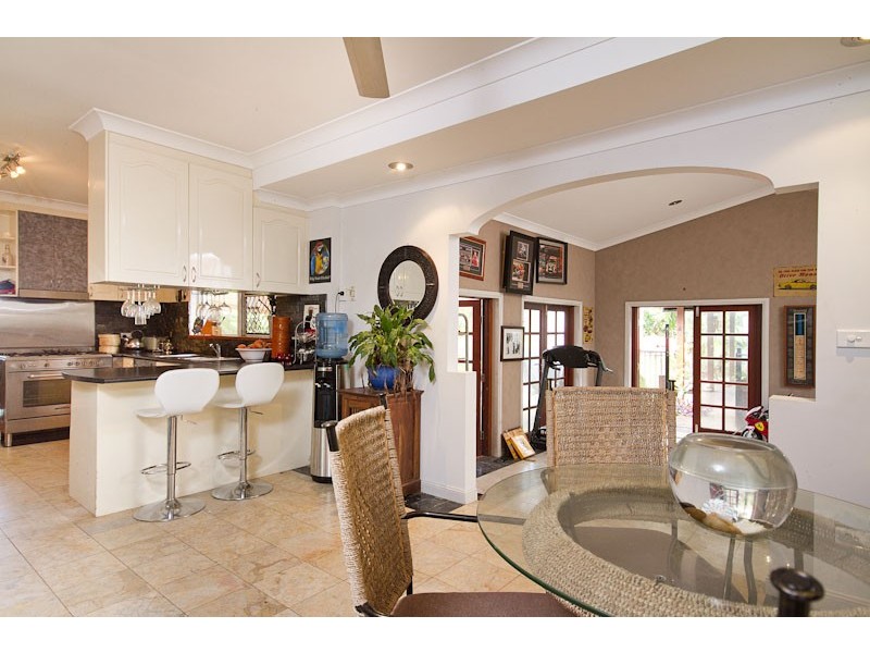 4 Rockton Place, Mooroobool QLD 4870