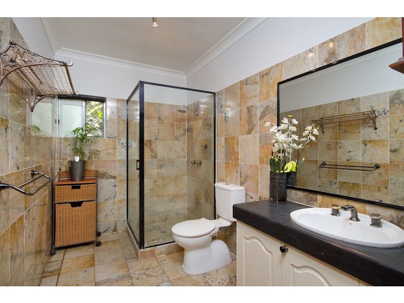 4 Rockton Place, Mooroobool QLD 4870