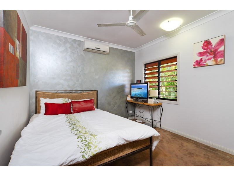 4 Rockton Place, Mooroobool QLD 4870