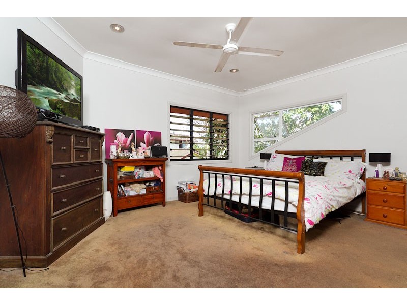 4 Rockton Place, Mooroobool QLD 4870