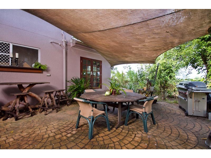 4 Rockton Place, Mooroobool QLD 4870