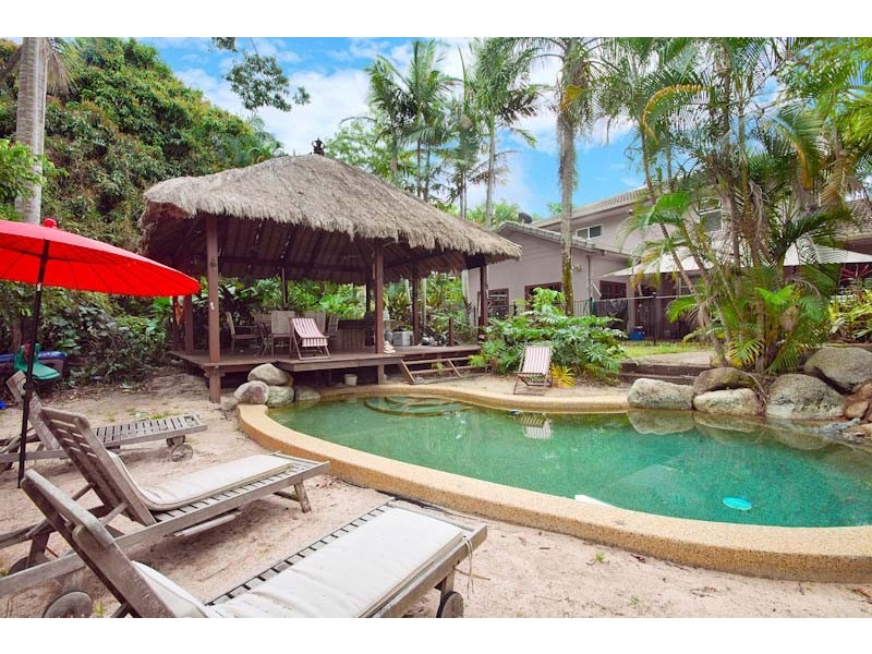 4 Rockton Place, Mooroobool QLD 4870