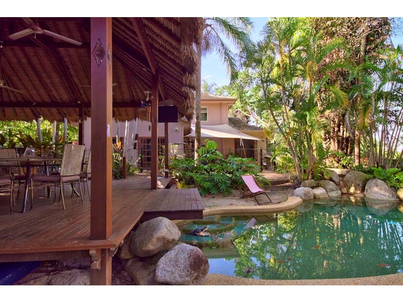 4 Rockton Place, Mooroobool QLD 4870