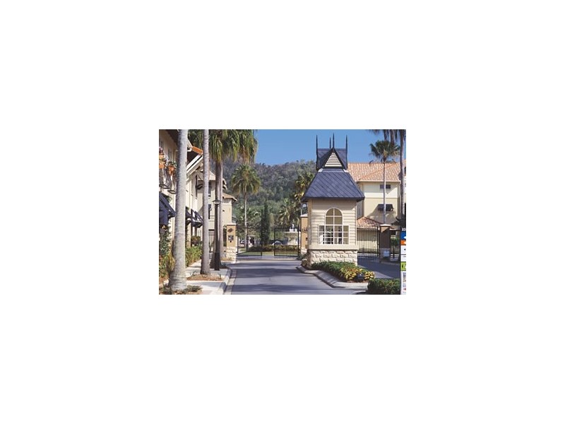 1614/2 Greenslopes Street, Cairns North QLD 4870