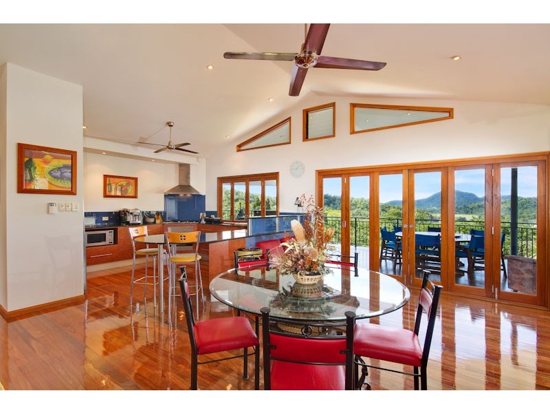 8  Kirrima Close, Redlynch QLD 4870