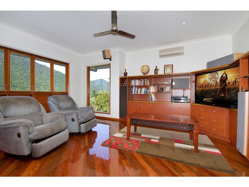 8  Kirrima Close, Redlynch QLD 4870