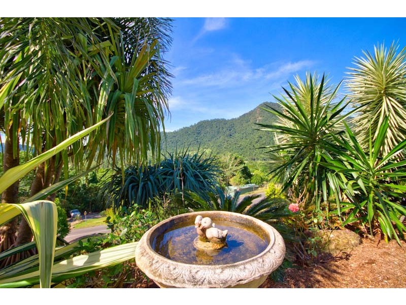 8  Kirrima Close, Redlynch QLD 4870