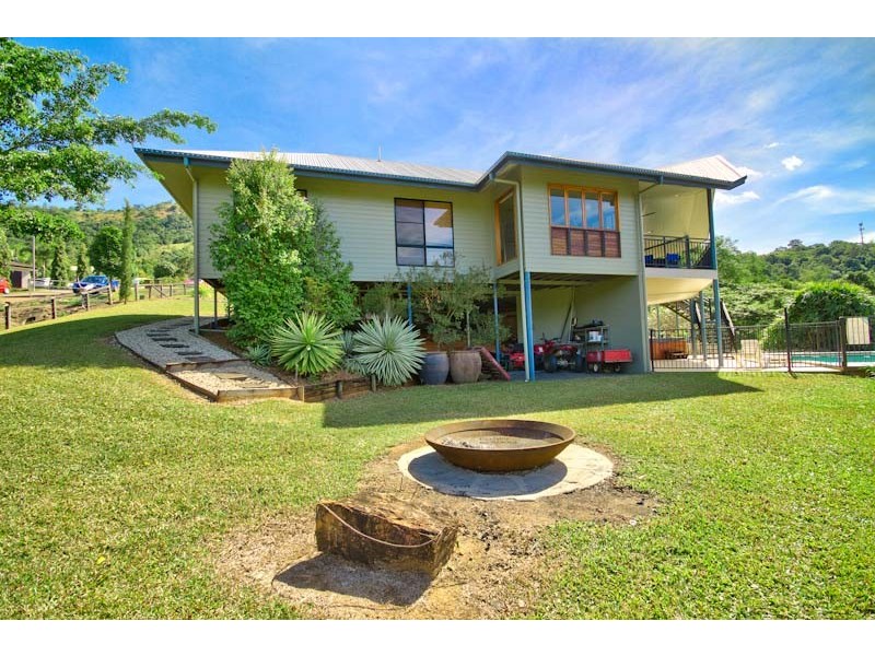 8  Kirrima Close, Redlynch QLD 4870