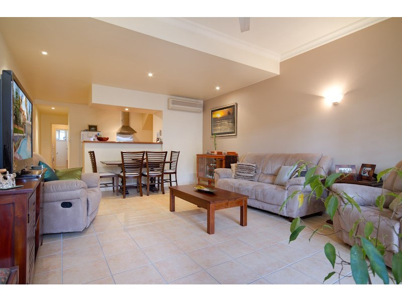 102/2  Greenslopes Street, Cairns North QLD 4870