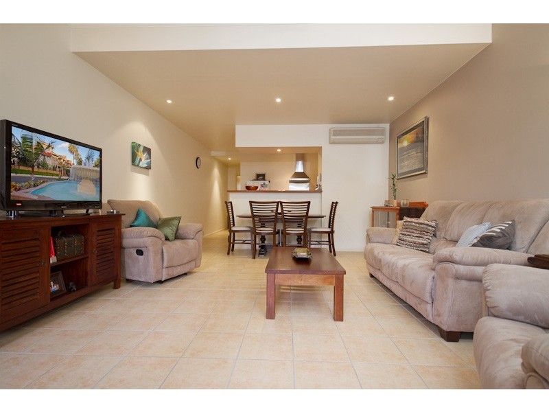 102/2  Greenslopes Street, Cairns North QLD 4870