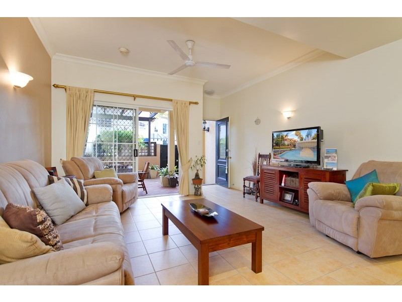 102/2  Greenslopes Street, Cairns North QLD 4870