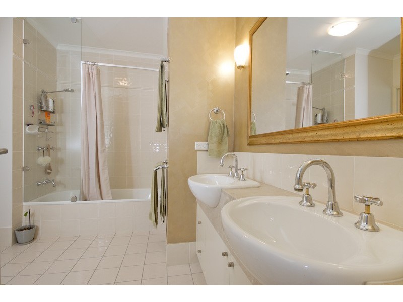 102/2  Greenslopes Street, Cairns North QLD 4870