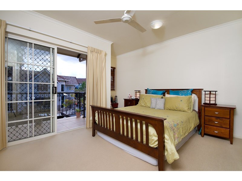 102/2  Greenslopes Street, Cairns North QLD 4870