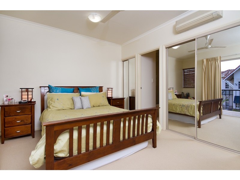 102/2  Greenslopes Street, Cairns North QLD 4870