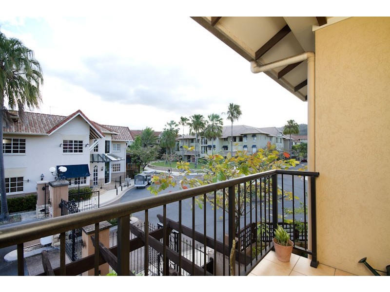 102/2  Greenslopes Street, Cairns North QLD 4870