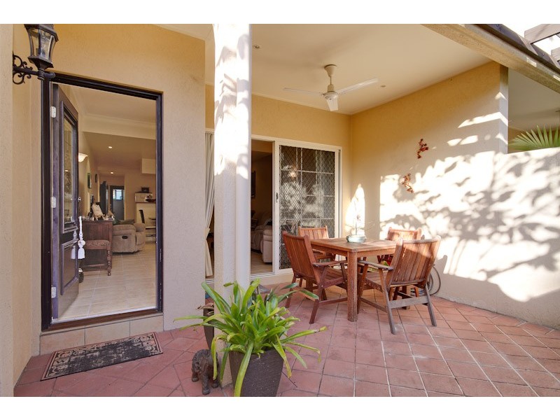 102/2  Greenslopes Street, Cairns North QLD 4870