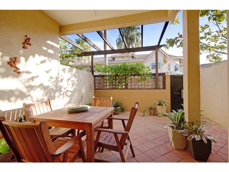 102/2  Greenslopes Street, Cairns North QLD 4870