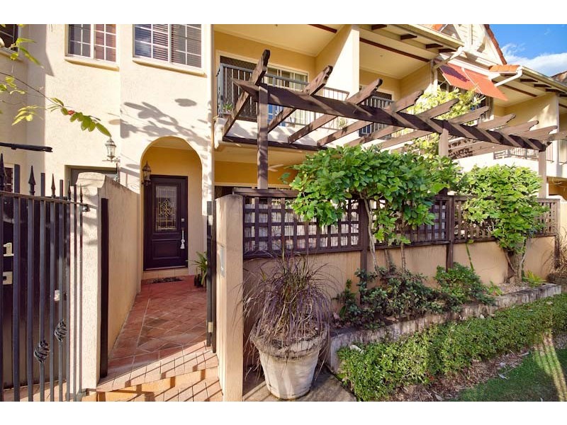 102/2  Greenslopes Street, Cairns North QLD 4870