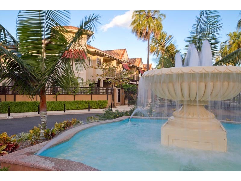 102/2  Greenslopes Street, Cairns North QLD 4870