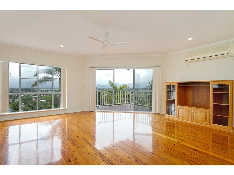 15 Guthrie Close, Bentley Park QLD 4869