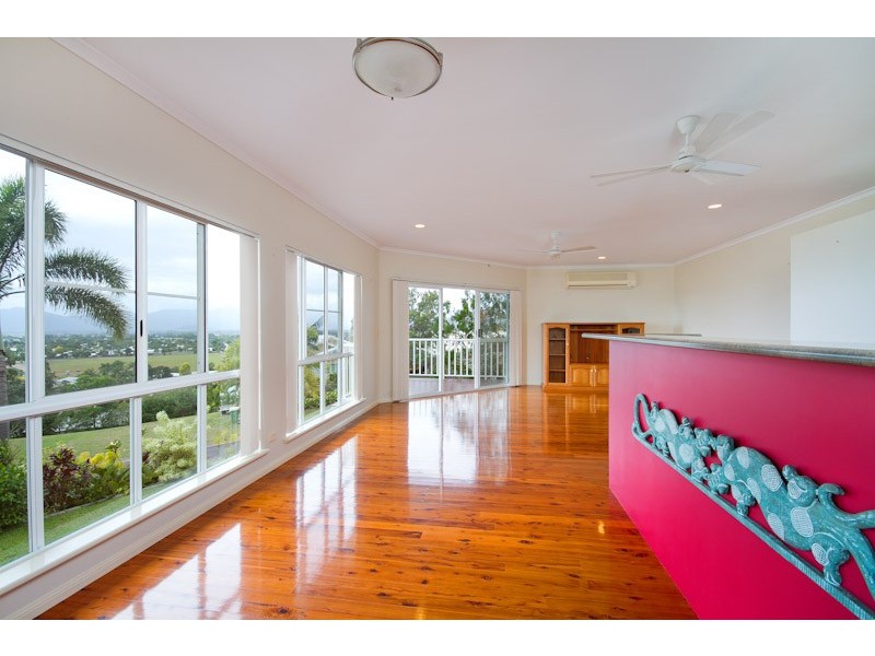 15 Guthrie Close, Bentley Park QLD 4869