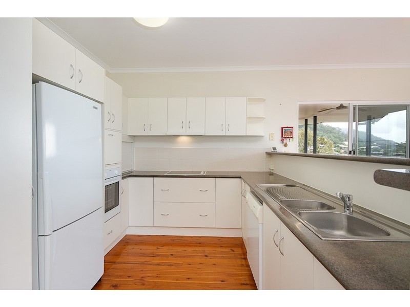 15 Guthrie Close, Bentley Park QLD 4869