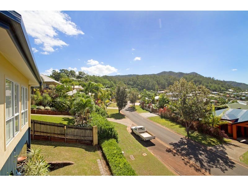 15 Guthrie Close, Bentley Park QLD 4869