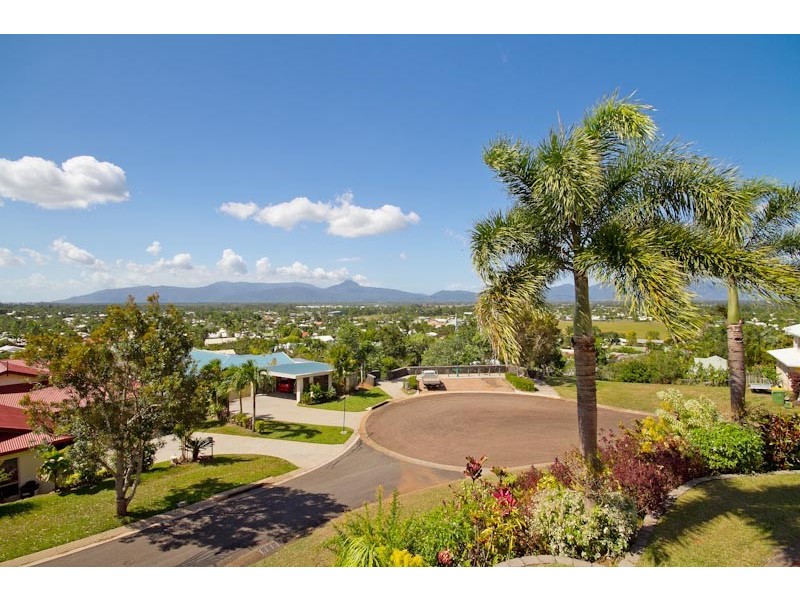 15 Guthrie Close, Bentley Park QLD 4869